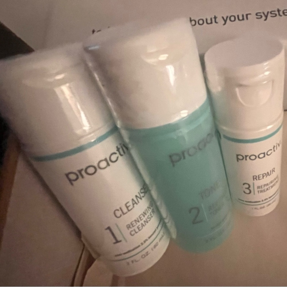 Proactiv White and Blue Skincare Trio - Picture 5 of 16